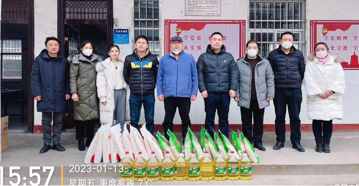 走访慰问送温暖  清洁家园迎新春 ——市住建局开展走访慰问困难群众暨清洁家园活动