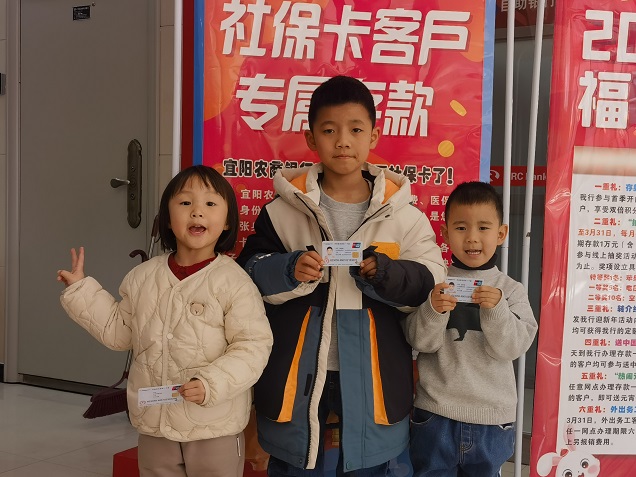 前来办理社保卡的小客户.jpg
